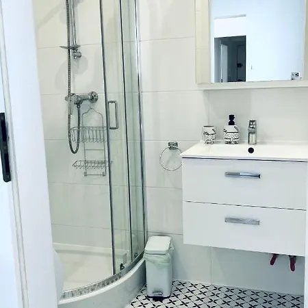 Vibey & Spacious Riverside With Fast Wifi